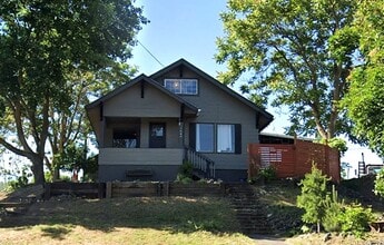 Building Photo - Charming 2-Bedroom Home with Loft in Lewiston