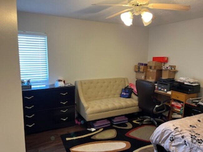 Building Photo - College Station - 3 bedroom / 2 bath / Gar...