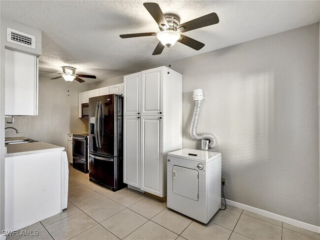 Building Photo - 4621 Bayshore Dr