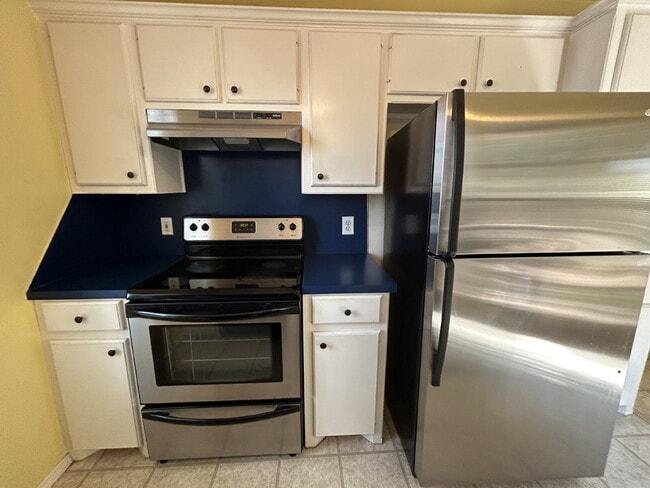 Building Photo - Beautiful House Located On Cul-De-Sac & Down The Street From Park!