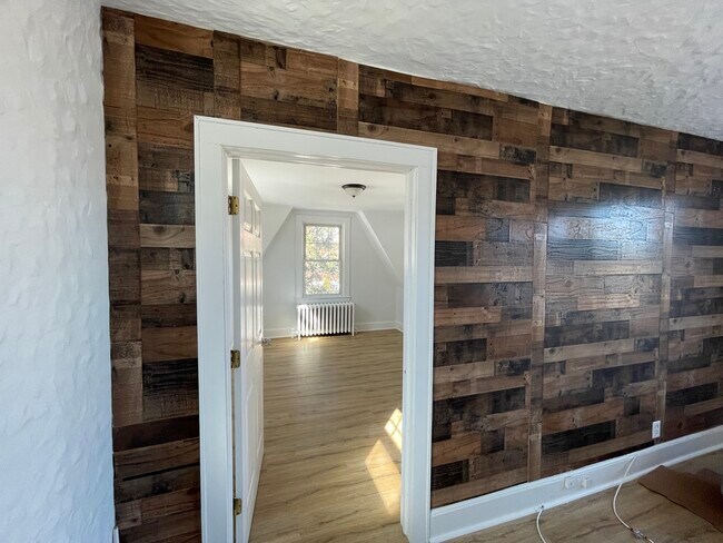 Building Photo - 11 Pearl St