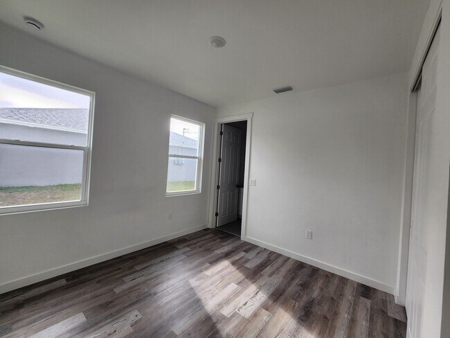 Building Photo - 905 NW 1st St