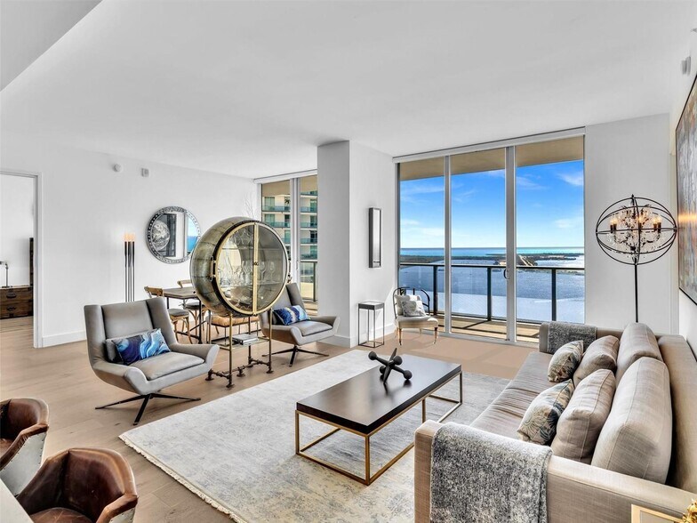 Primary Photo - 1300 Brickell Bay Dr