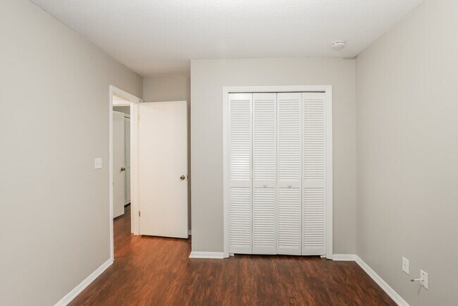 Building Photo - 2651 Waterview Dr