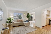Building Photo - Cute Condo with Community Pool!