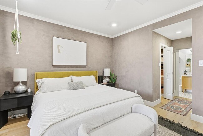 Building Photo - 1501 Barton Springs Rd