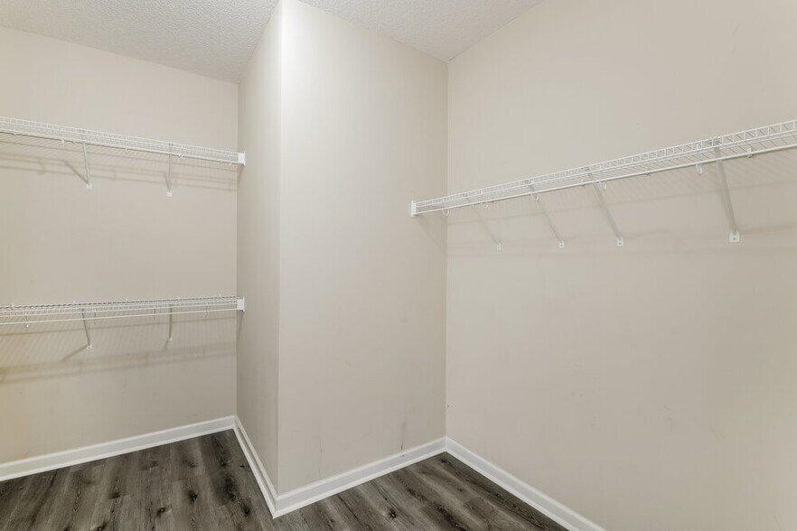 Building Photo - 1516 Sawmill Creek Ln