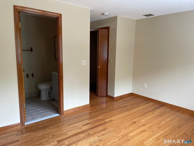 Building Photo - 54 Ivy Ln