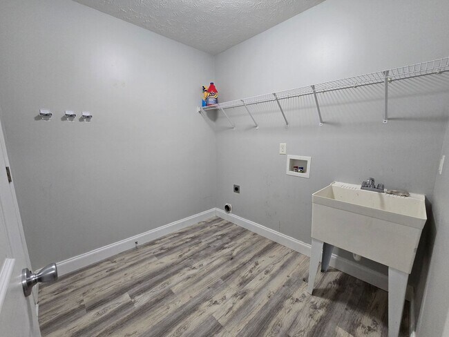 Building Photo - 362 Broad Dr