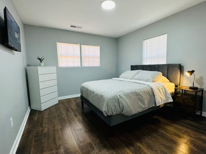 Building Photo - Room in House on Granade Dr