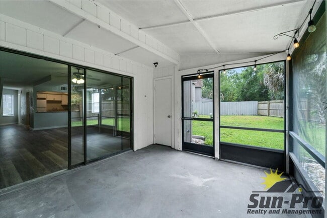 Building Photo - 3960 Oak Trail Run