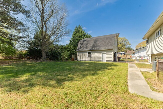 Building Photo - 4 Bed 2 Bath Home for Rent in Virginia Beach!