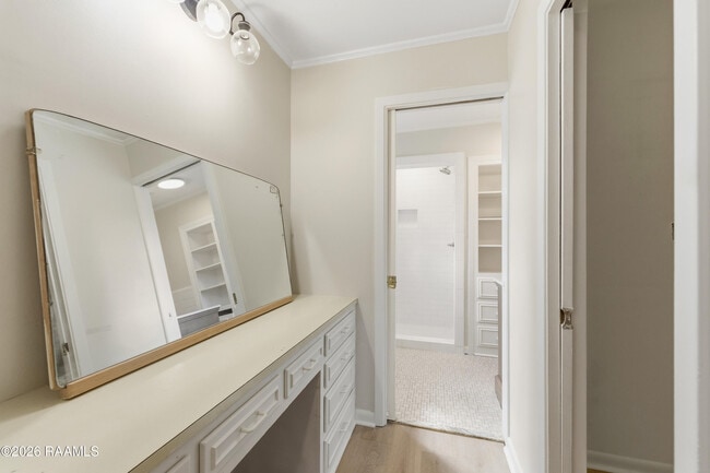 Building Photo - 1401 E Bayou Pkwy