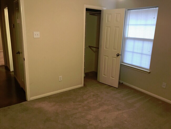Building Photo - Duplex