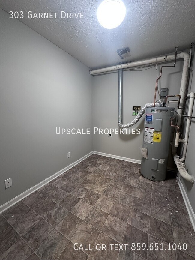 Building Photo - 303 Garnet Dr