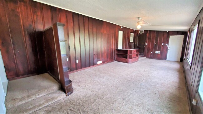 Family Room - 4813 Old Mansfield Rd