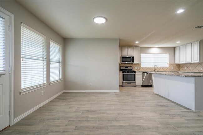 Building Photo - 1528 Canary Dr