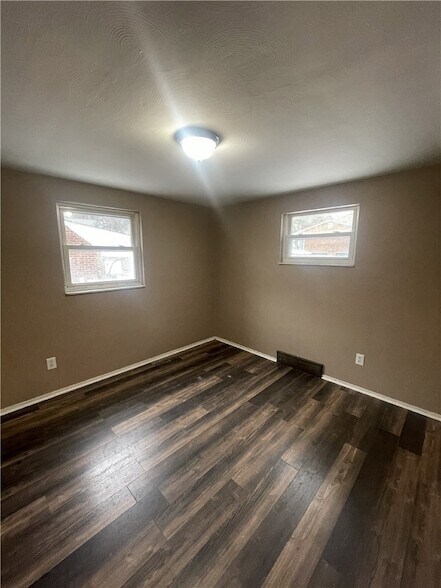 Building Photo - 149 Parkwood Rd