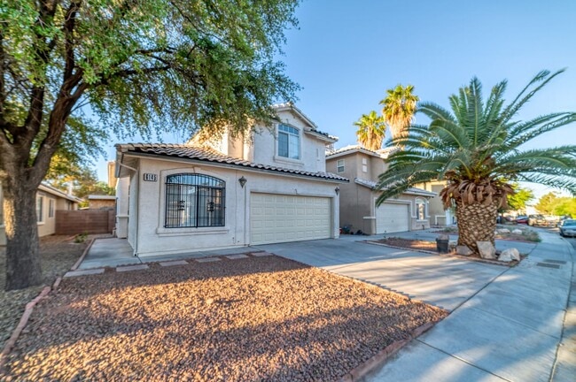 Building Photo - Beautiful 5 Bedroom/3 Bathroom Home in Eas...