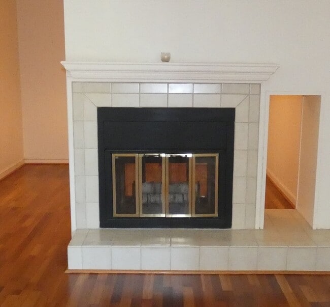 Building Photo - 380 Place Ln