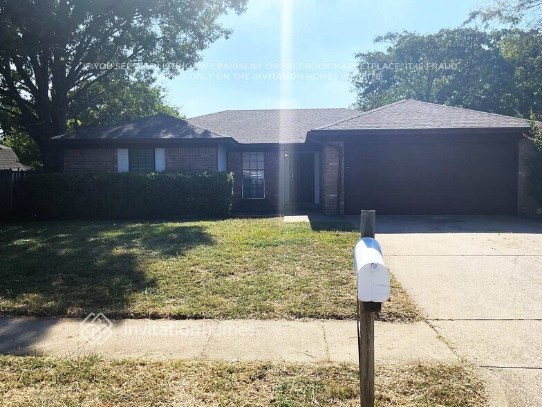 Primary Photo - 1229 N Creek Dr