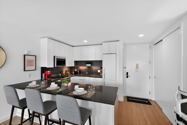 Building Photo - 68 W 37th St