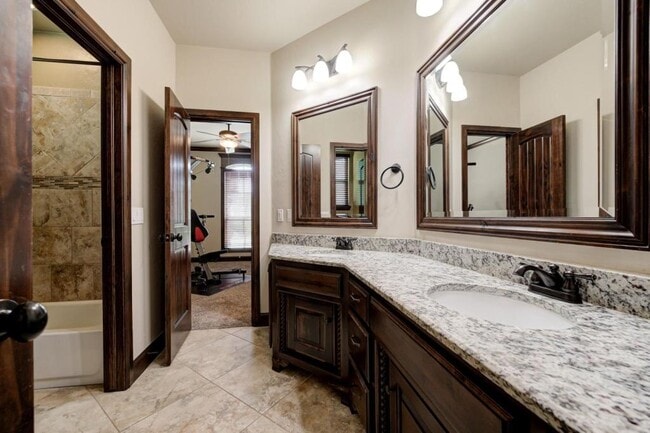 Building Photo - 22090 White Pine Cir