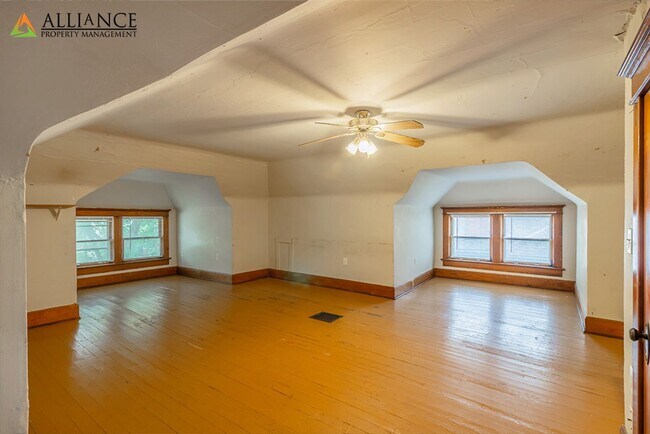 Building Photo - 800 Osage St