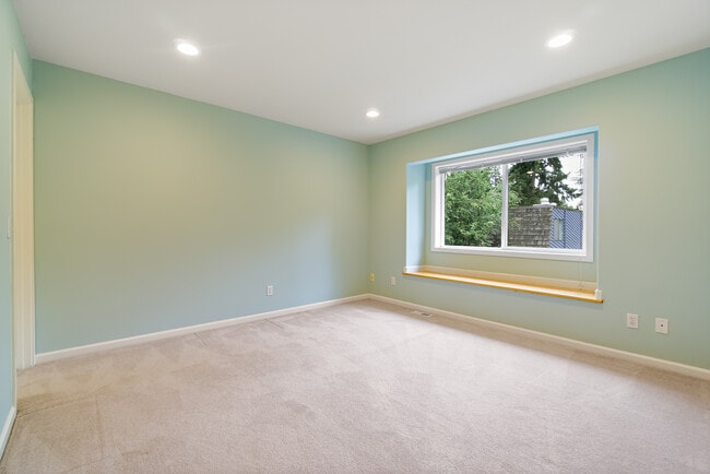 Building Photo - 14172 SE 8th St