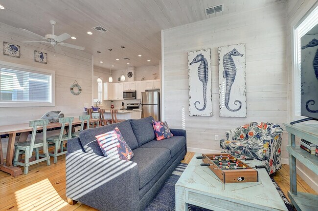 Building Photo - 527 Sand Burr Ln