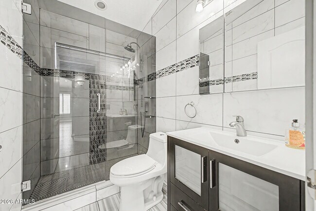 Building Photo - 558 W Bluefield Ave