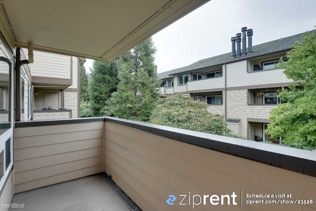 Building Photo - 1 br, 1 bath Condo - 12505 Northeast 143rd...