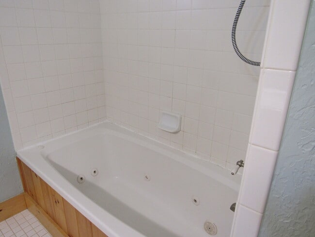 Building Photo - $1,400 - 2 Bedroom / 1 Bath Cabin in Tuckaseegee with Lovely Mountain View