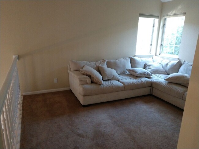 Building Photo - 3+ Bedroom Glen Ellen Home!