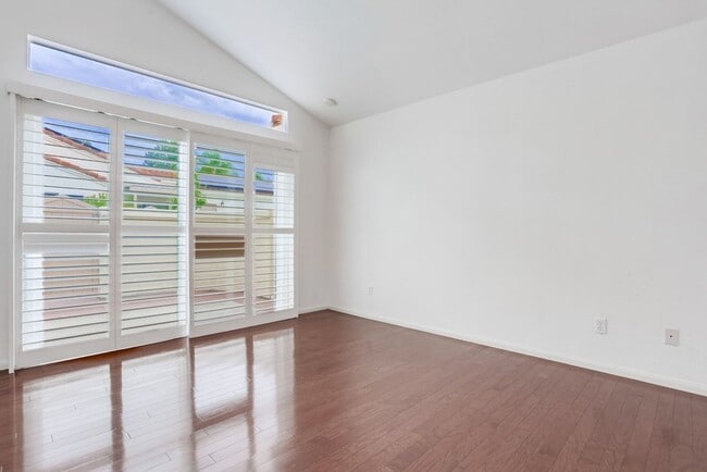 Building Photo - 3 bed, 2 bath Single Family Home in North ...