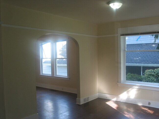 Building Photo - 528 N 76th St