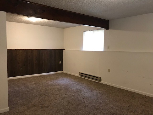 Building Photo - 1585 NW Palmer Ln
