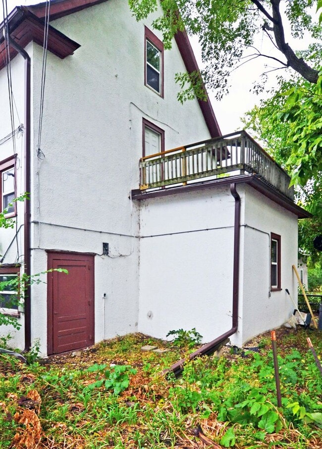 Building Photo - 511 5th Ave SE