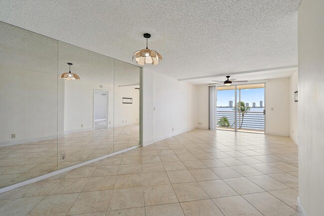 Building Photo - 105 Paradise Harbour Blvd