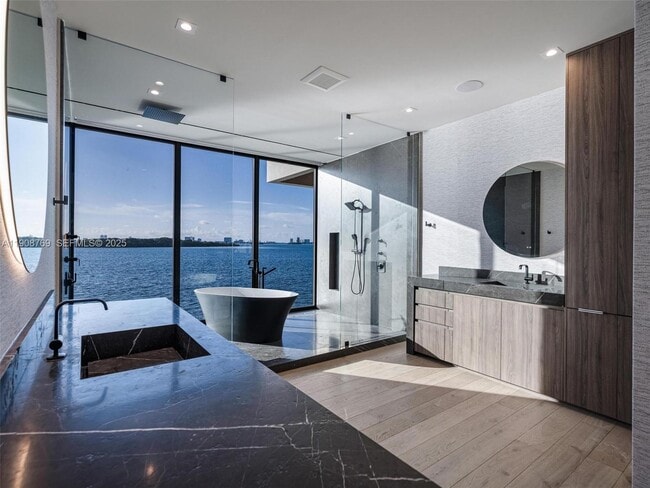 Building Photo - 11400 N Bayshore Dr