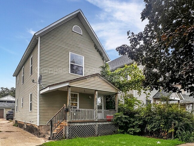 Building Photo - 309 Seward Ave NW