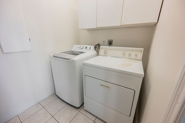 Building Photo - Charming 3-Bedroom Rental with Pool, Firep...