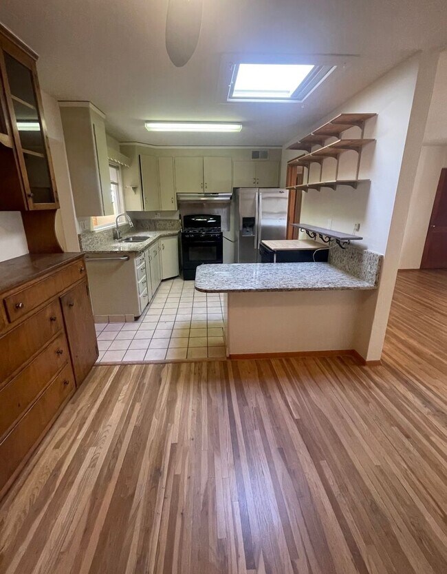 Building Photo - Casa Alegre 2 bedroom, 1 bath on Osage. Ha...