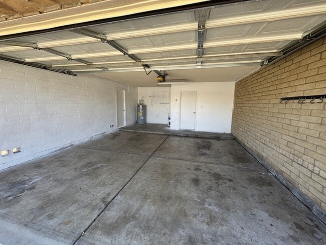 Building Photo - 5339 W Yucca St