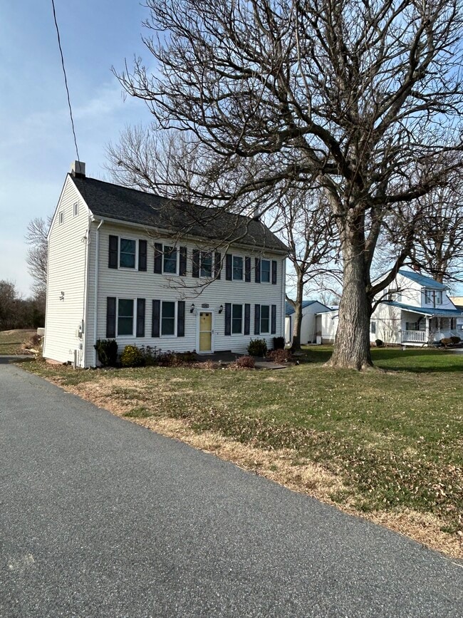 Building Photo - 1284 S Bay Rd