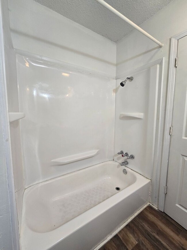 Building Photo - 2 Bed 1 Bath Home in Shawnee