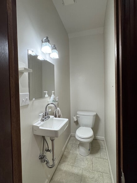 Building Photo - 5133 Kent Way