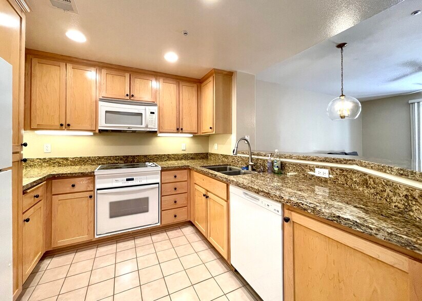 Building Photo - 1390 Saddle Rack St