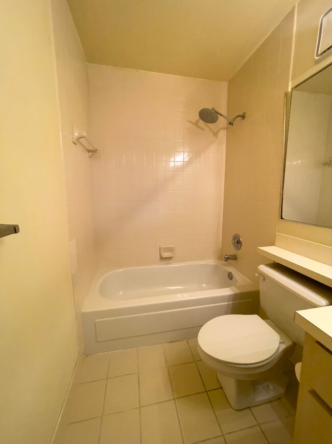 Building Photo - 27 Clinton Ct