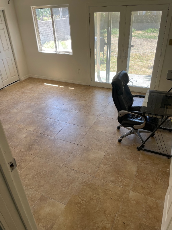 Building Photo - 1535 Los Flores Dr